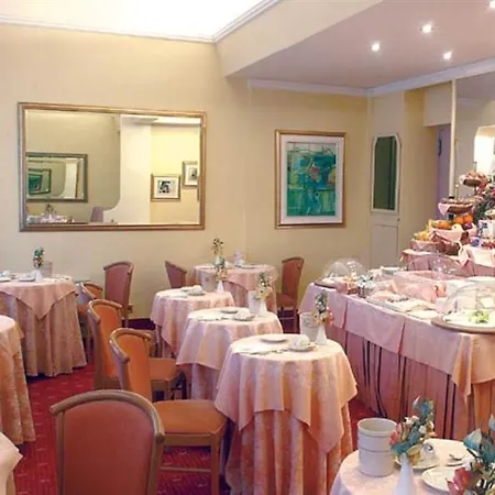 Hotel Lloyd 4*