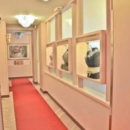 Lloyd Hotel